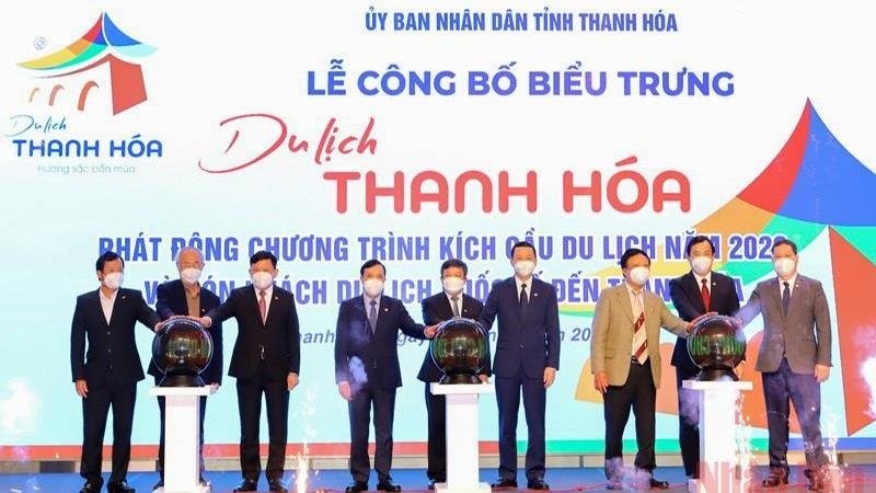 The delegates launched the tourism stimulus programme 2022. (Photo: NDO)