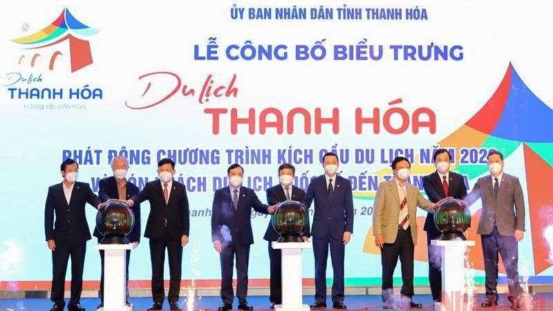 The delegates launched the tourism stimulus programme 2022. (Photo: NDO) The delegates launched the tourism stimulus programme 2022. (Photo: NDO)