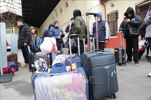 Vietnamese embassy in Germany works hard to support Vietnamese evacuees from Ukraine. (Photo: VNA)