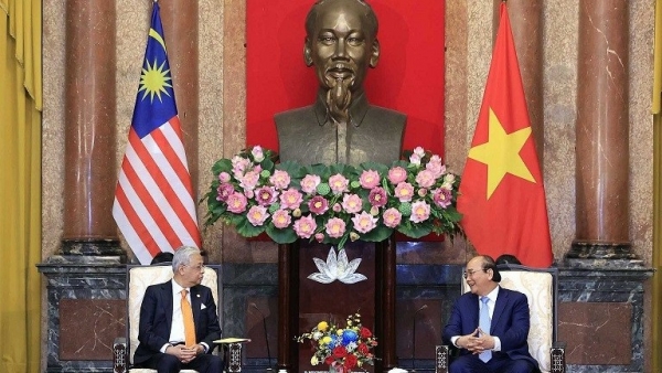 President suggests Viet Nam, Malaysia take advantage of FTAs