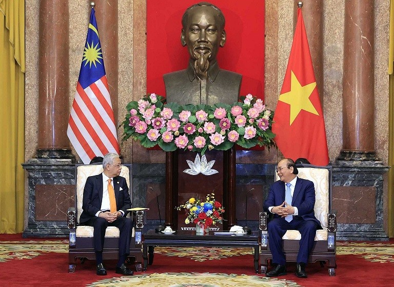 President Nguyen Xuan Phuc (R) and visiting Malaysian Prime Minister Dato’ Sri Ismail Sabri bin Yaakob. (Photo: VNA)