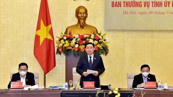 Top legislator chairs meeting with Party officials of Khanh Hoa