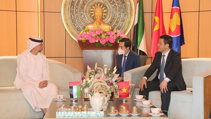 Minister Dien proposes initiatives to foster cooperation between Viet Nam and the UAE during working sessions with a number of UAE officials and business representatives. (Photo: MoIT)