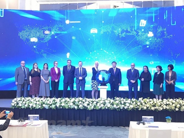 Representatives from Viet Nam's Ministry of Industry and Trade and the British Embassy in Viet Nam at the launch ceremony of the Vietnam National Trade Repository. (Photo: VNA)