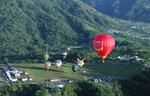20 foreign teams take part in hot-air balloon festival in northern Viet Nam