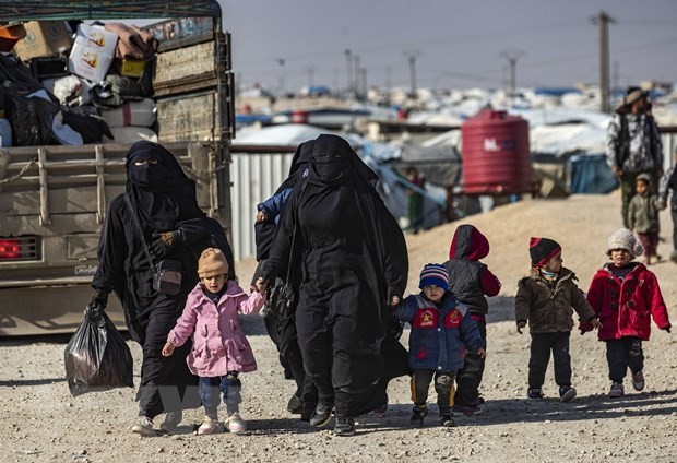 Women and children are seen in the al-Hol camp in Syria's Hasakeh province on January 28, 2021. (Photo: AFP/VNA)
