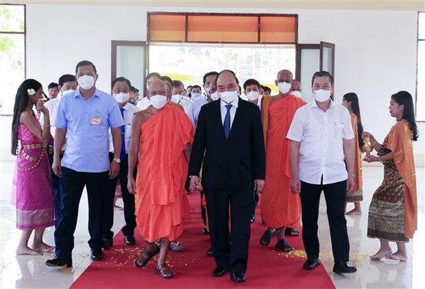 President Nguyen Xuan Phuc visits the academy. (Photo: VNA)
