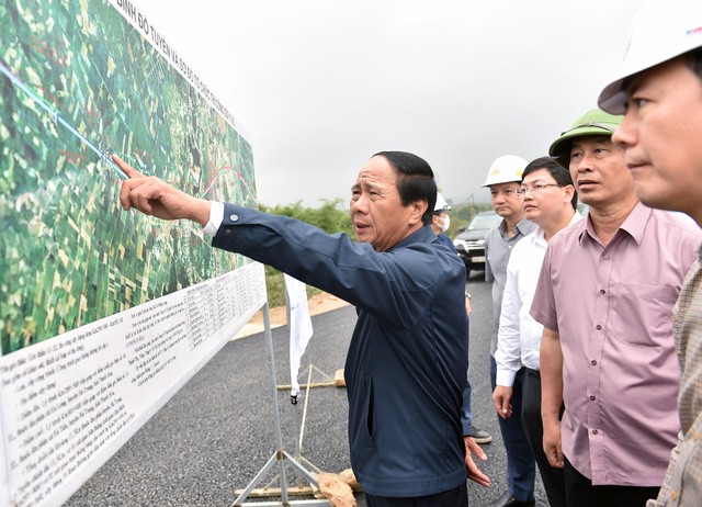 Deputy PM inspects four component projects of North-South Expressway. (Photo: VGP)