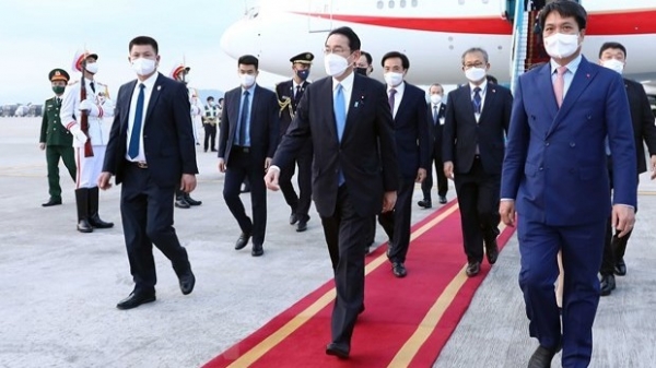 Japanese Prime Minister begins official visit to Viet Nam