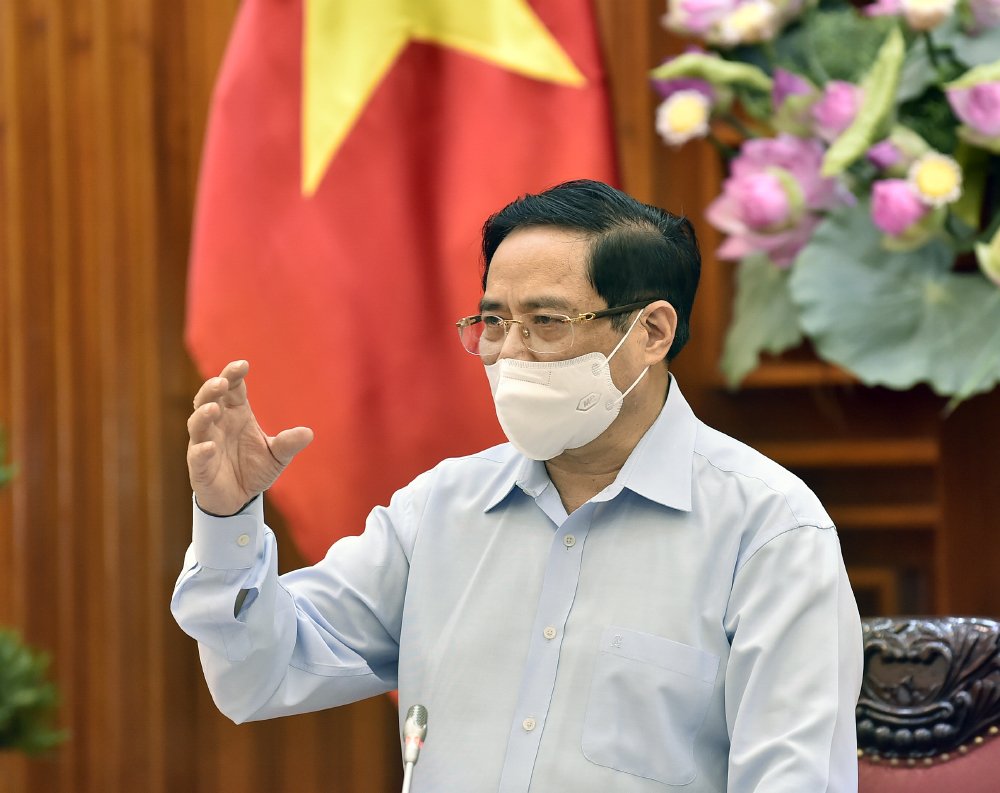Prime Minister Pham Minh Chinh chairs a working session with the Ministry of Health, Ha Noi, May 15, 2021. (Photo: VGP)