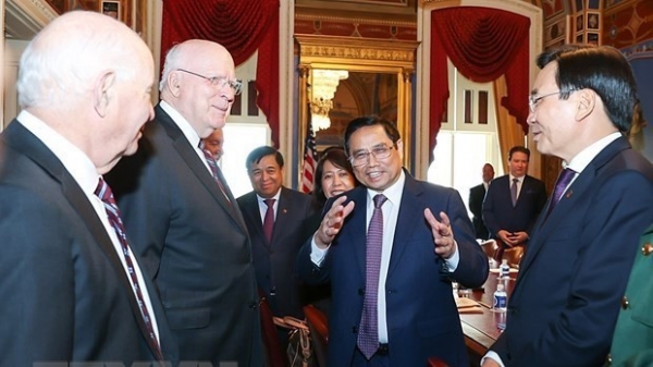 Viet Nam appreciate enduring efforts by US senators: Prime Minister