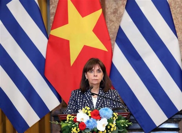 Greek President wraps up official visit to Viet Nam