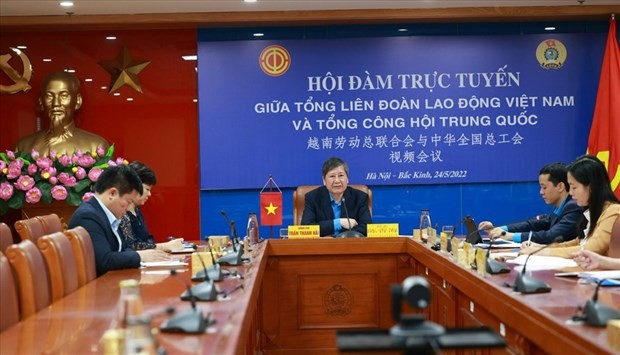 Vietnam, China exchange experience in trade union activities