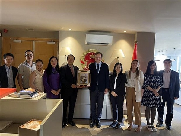 Vietnamese Ambassador to Spain join activities in Barcelona