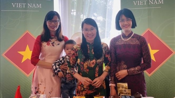 Vietnamese Mission in Geneva attends Asian Harvest Festival