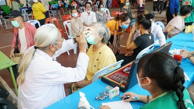 Needy people in Laos get free health check-ups, medicines from Vietnamese doctors