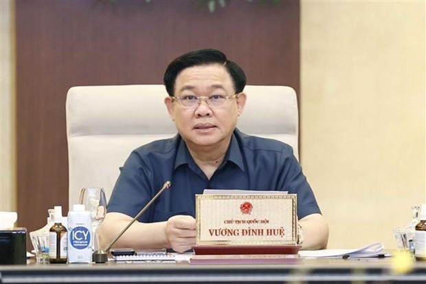 NA Chairman Vuong Dinh Hue speaks at the meeting. (Photo: VNA) 