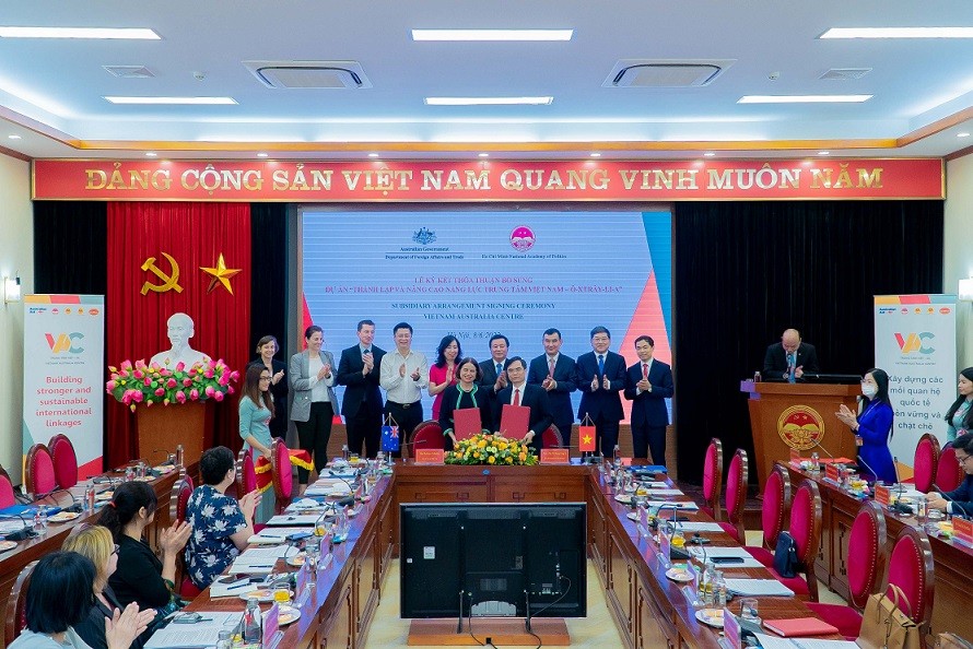 Cooperation agreement signed to implement the Vietnam-Australia Centre project