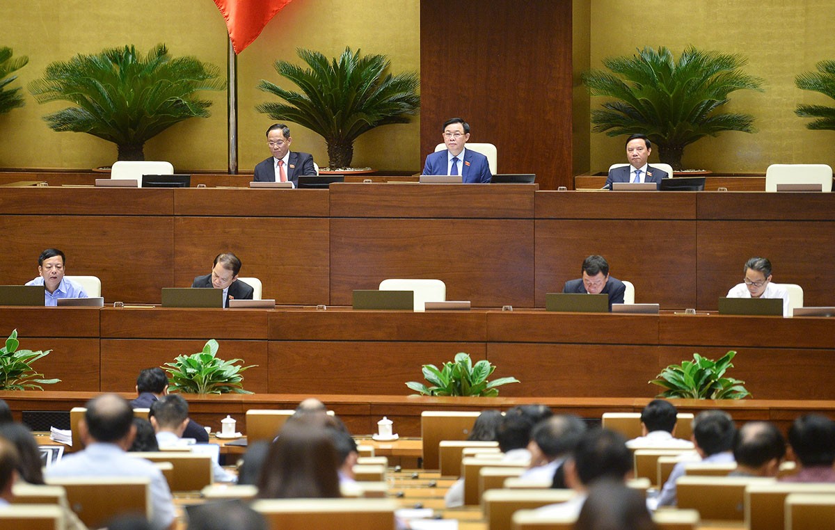 Legislators also debated the draft of the revised Law on Inspection with NA Vice Chairman Nguyen Khac Dinh as the moderator. (Photo: Quochoi.vn)