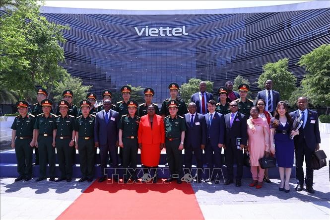 Mozambican Assembly Speaker visits Viettel Group in Hanoi