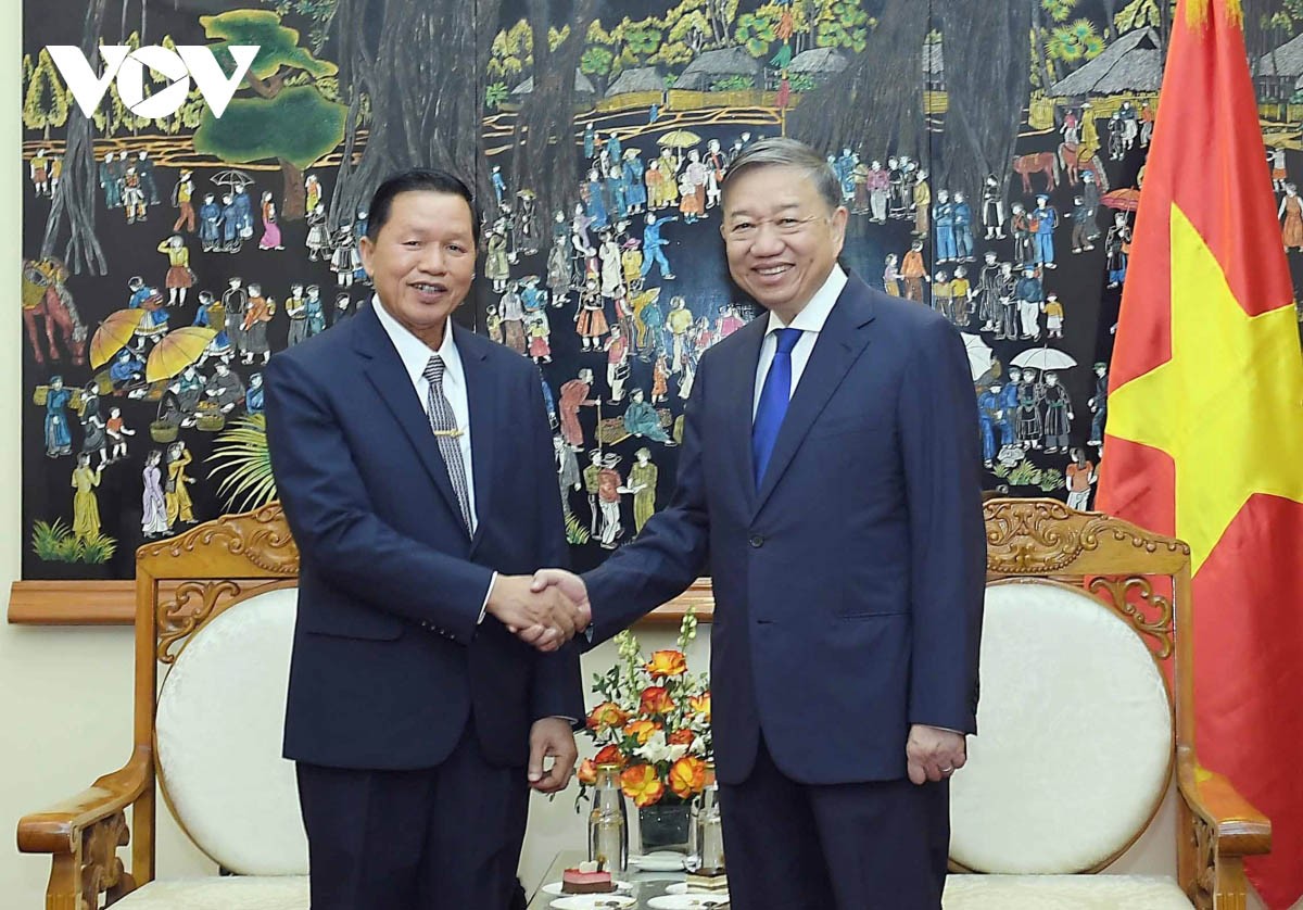 Minister of Public Security Gen. To Lam had a meeting with Lao Deputy Minister of Public Security Lieut. Gen. Vanthong Kongmany in Hanoi on July 7. 