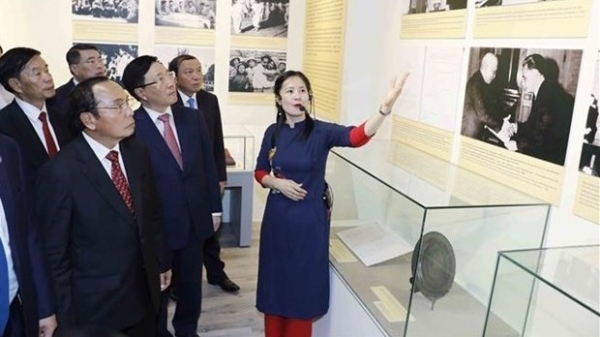Vietnam-Laos friendship, solidarity, cooperation spotlighted at exhibition