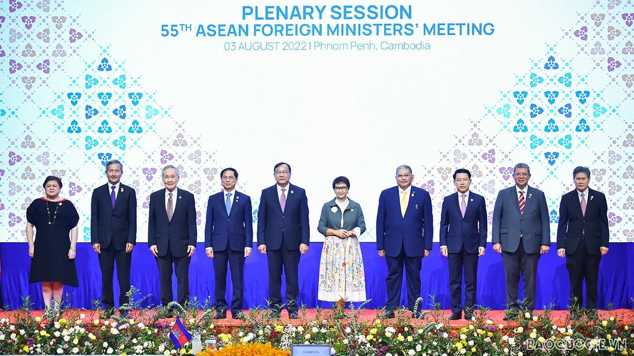 After the opening ceremony, ASEAN Foreign Ministers attended sessions within the framework of AMM-55. (Photo: Tuan Anh)