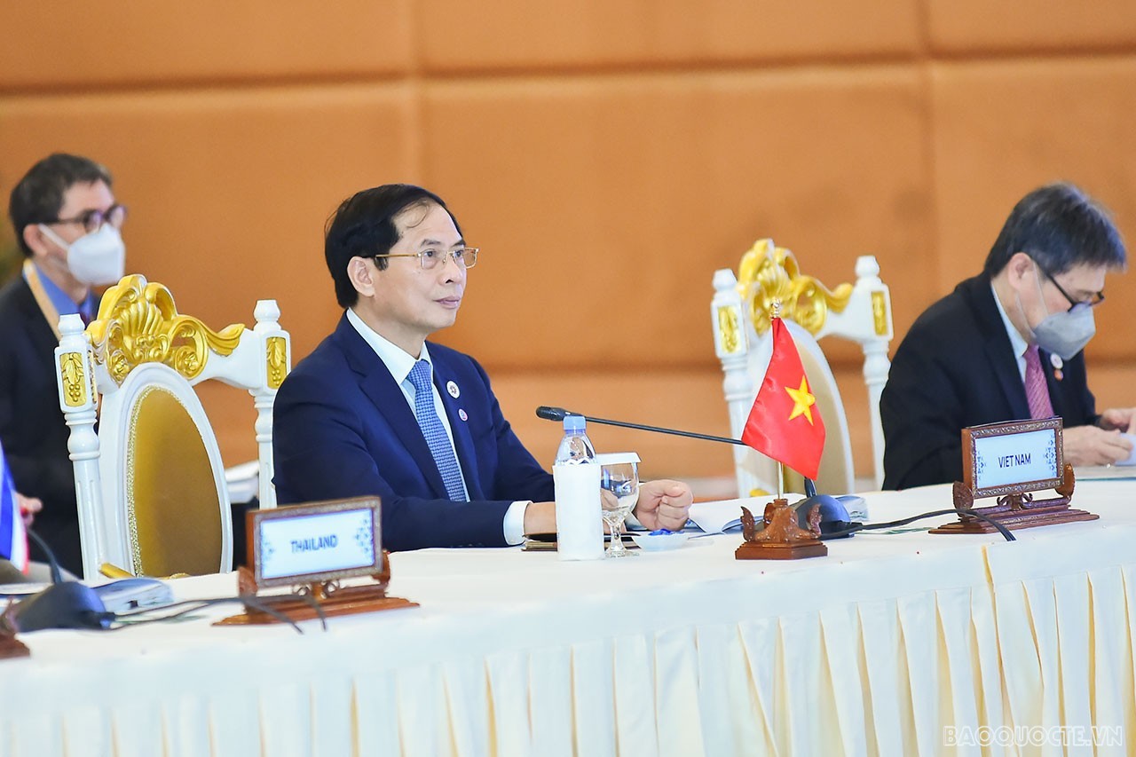 Foreign Minister Bui Thanh Son attended and delivered speech at the ASEAN Foreign Ministers' meeting. (Photo: Tuan Anh)