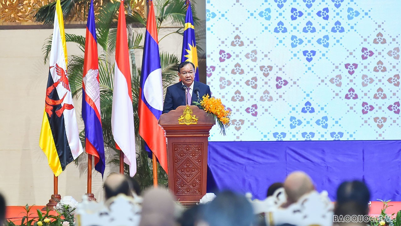 Deputy Prime Minister, Minister of Foreign Affairs and International Cooperation of Cambodia Prak Sokhonn delivers the welcoming remarks. (Photo: Tuan Anh)