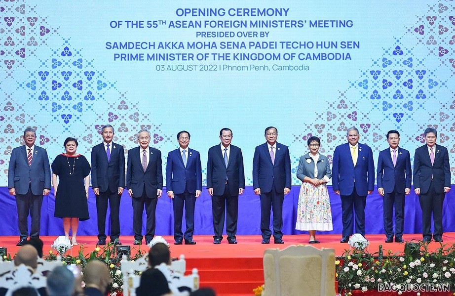 With the motto “ASEAN: Addressing Challenges Together,” the bloc must show commitment to surmounting hardships together, particularly boosting post-pandemic recovery, implementing the Regional Comprehensive Economic Partnership (RCEP) and finalising a Code of Conduct in the East Sea (COC) that is effective and consistent with international laws, including the 1982 UN Convention on the Law of the Sea (UNCLOS), he said. (Photo: Tuan Anh)