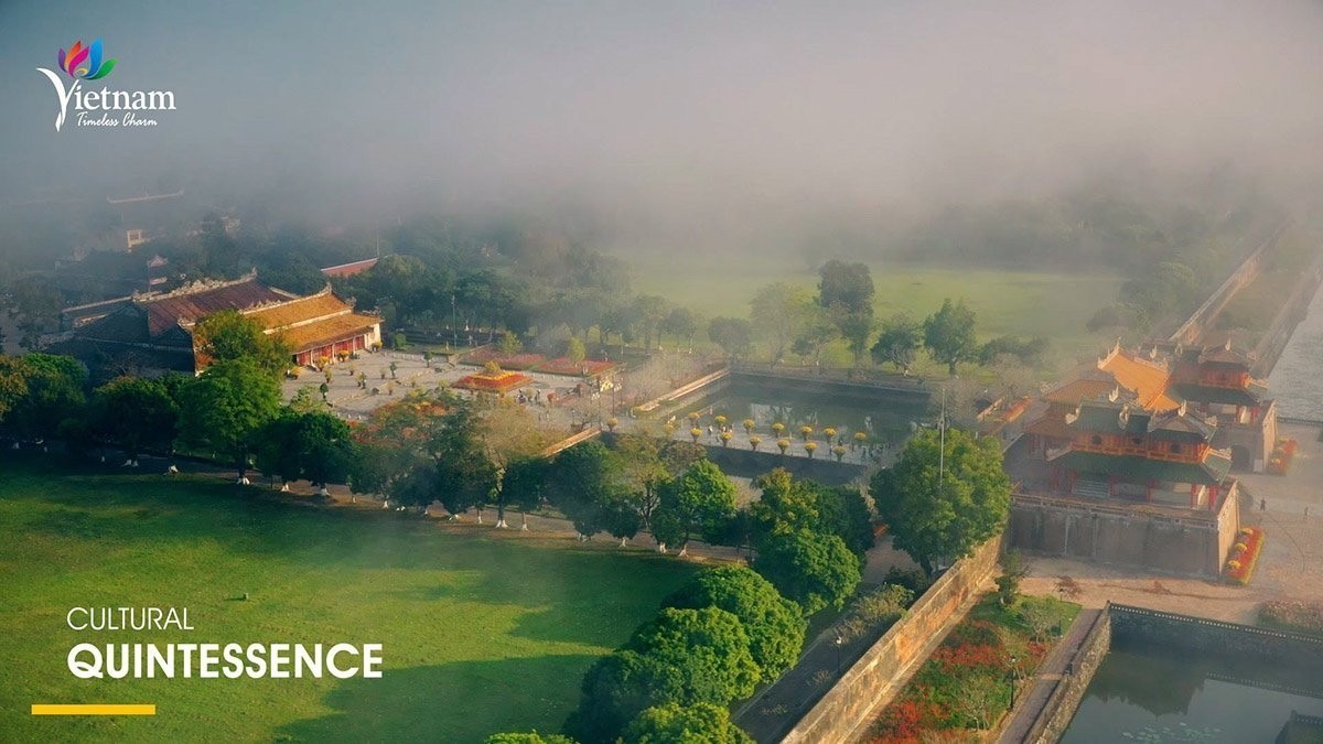 Vietnam's tourism development strategy toward 2030 has defined that tourism development will truly become a spearhead economic sector. In the photo: Hue ancient capital - a famous tourist destination.