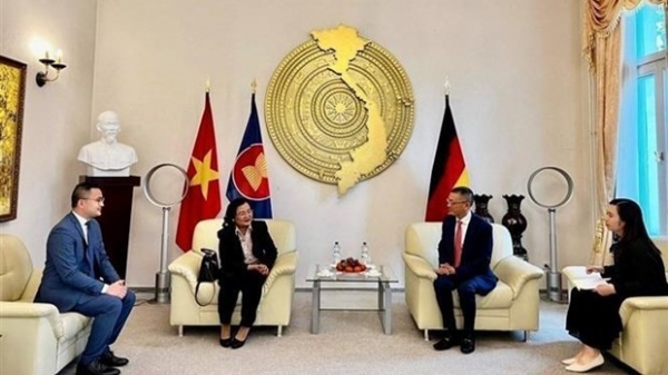 To maintain close cooperation between Vietnam and Cambodia Embassies in Germany