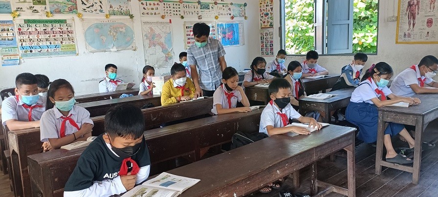 Mr. Phuong in his class.