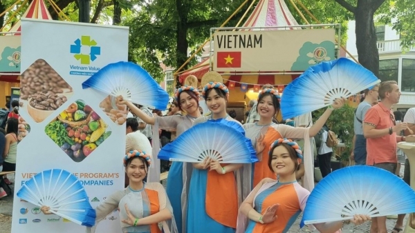 Vietnam brought typical culture and agricultural products to Embassy Festival: Dutch magazine