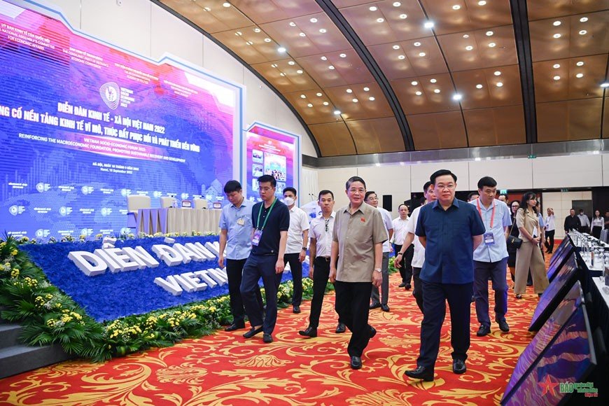 NA Chairman inspects preparations for Vietnam Socio-Economic Forum 2022