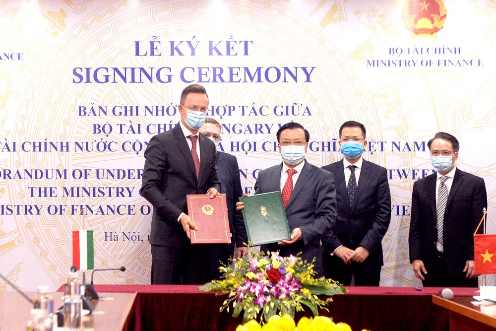 Vietnam, Hungary ink MoU on financial cooperation