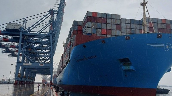 Southern sea port welcomes ultra-large container ship