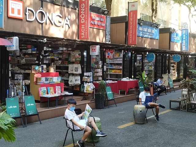 Children read award-winning books at the National Book Awards 2021 on display at HCM City Book Pedestrian Street in District 1. (Photo courtesy of the organisers)