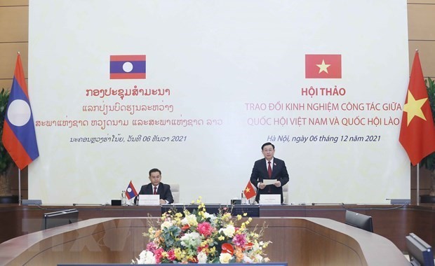 NA Chairman Vuong Dinh Hue (standing) speaks at the event. (Photo: VNA)