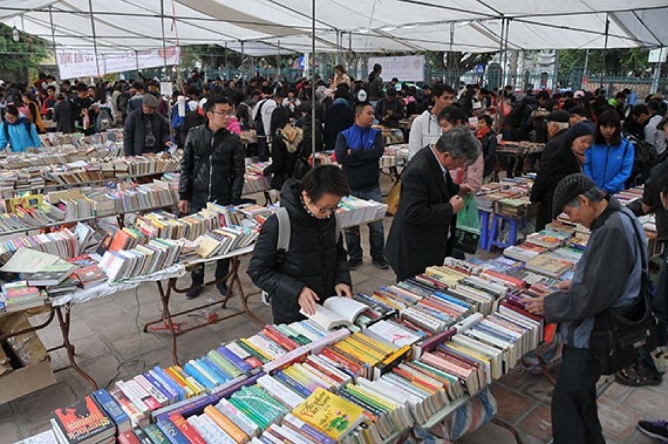 old book fair opens in hanoi