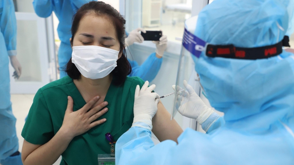 Viet Nam seeks COVID-19 vaccine technology transfer