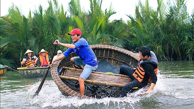 Lắc thuyền thúng – 'đặc sản mới' của du lịch Quảng Nam