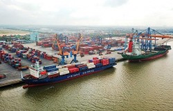 Vietnam’s exports surge in early 2026 as nine key items top $1.5 billion