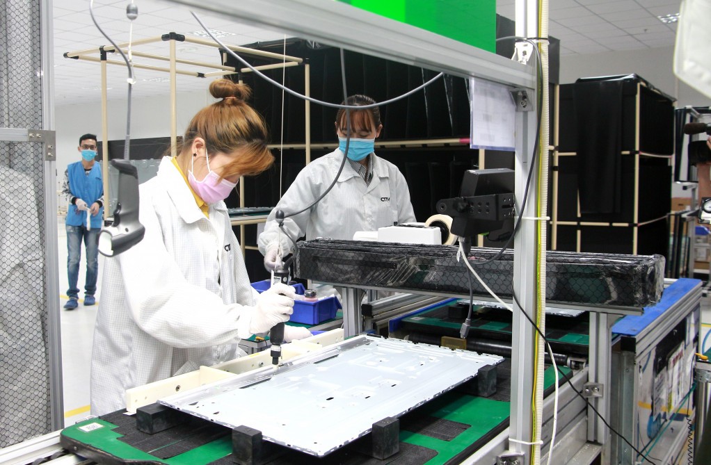 Sản xuất thiết bị điện tử tại Nhà máy S-Việt Nam của Tập đoàn Foxconn tại KCN Đông Mai.