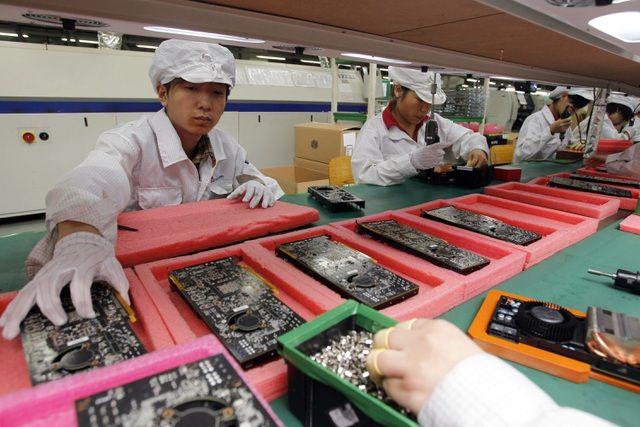 Các mẫu iPhone trong tương lai nhiều khả năng sẽ được lắp ráp trong các nhà máy tại Việt Nam. (Nguồn: Dân trí) 1828-lap-rap-i-phone-av-1600661393670