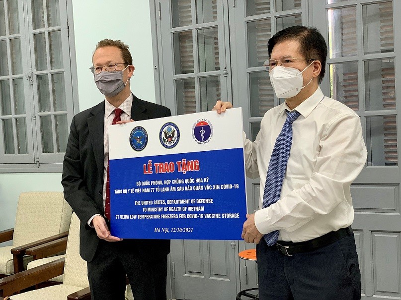 Vietnam Receives Ultra-low Temperature Freezers from the United States to Store Pfizer Vaccine