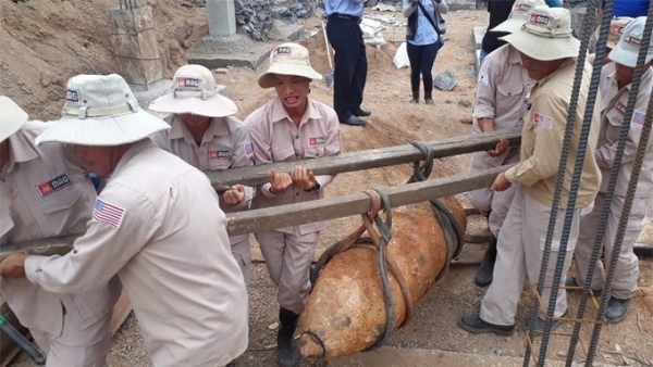 Quang Binh actively implement post-war bomb and mine clearance work