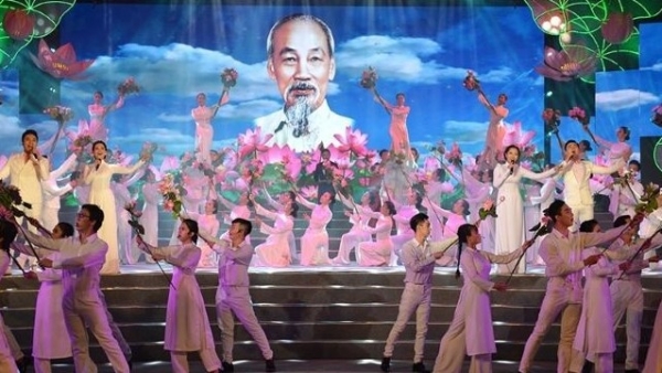 Special programme marks President Ho Chi Minh 's 132nd birthday
