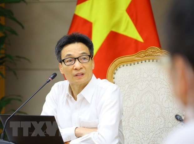 Deputy Prime Minister Vu Duc Dam speaks at the meeting on April 25. (Photo: VNA)
