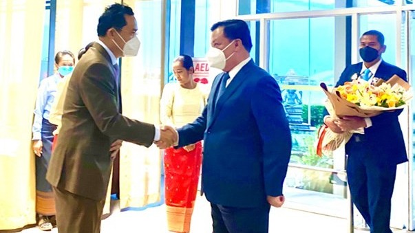 Hanoi officials pay working visit to Cambodia